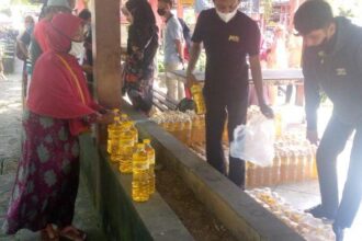 Antre Panjang Demi Minyak Goreng