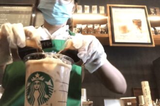 Gambar Barista Di Starbucks
