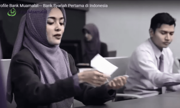 Gambar Pegawai Bank Muamalat Sedang Bekerja