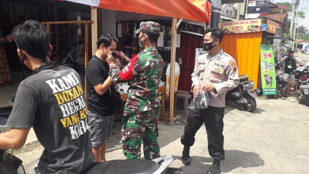 Ppkm Darurat Polres Banjarnegara Sosialisasi Prokes Dan Pembagian Masker Gratis 1