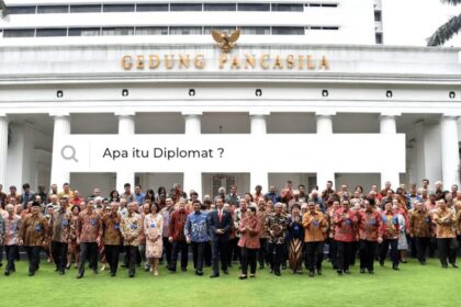 Bagaimana Cara Menjadi Diplomat