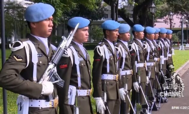 Berapa Gaji Polisi Militer? 2 Baret Miring Berbeda. Polisi Militer Dengan Polisi Militer Paspampres 0 17 Screenshot