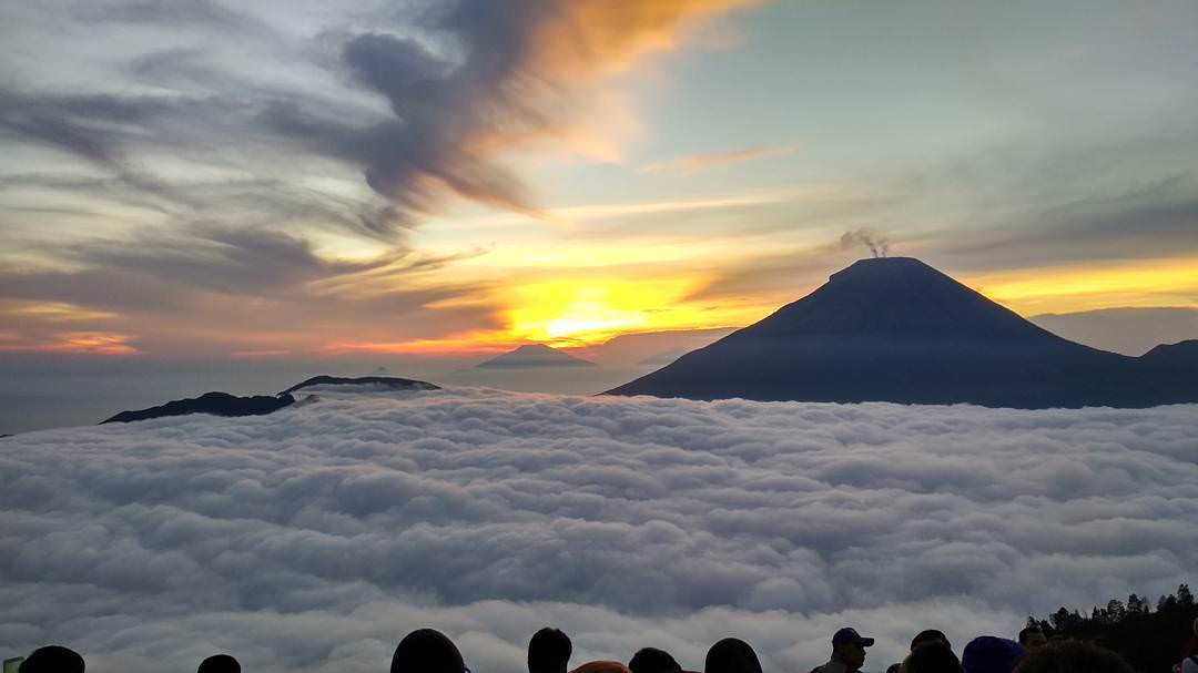 Spot-Hiking-Di-Dieng